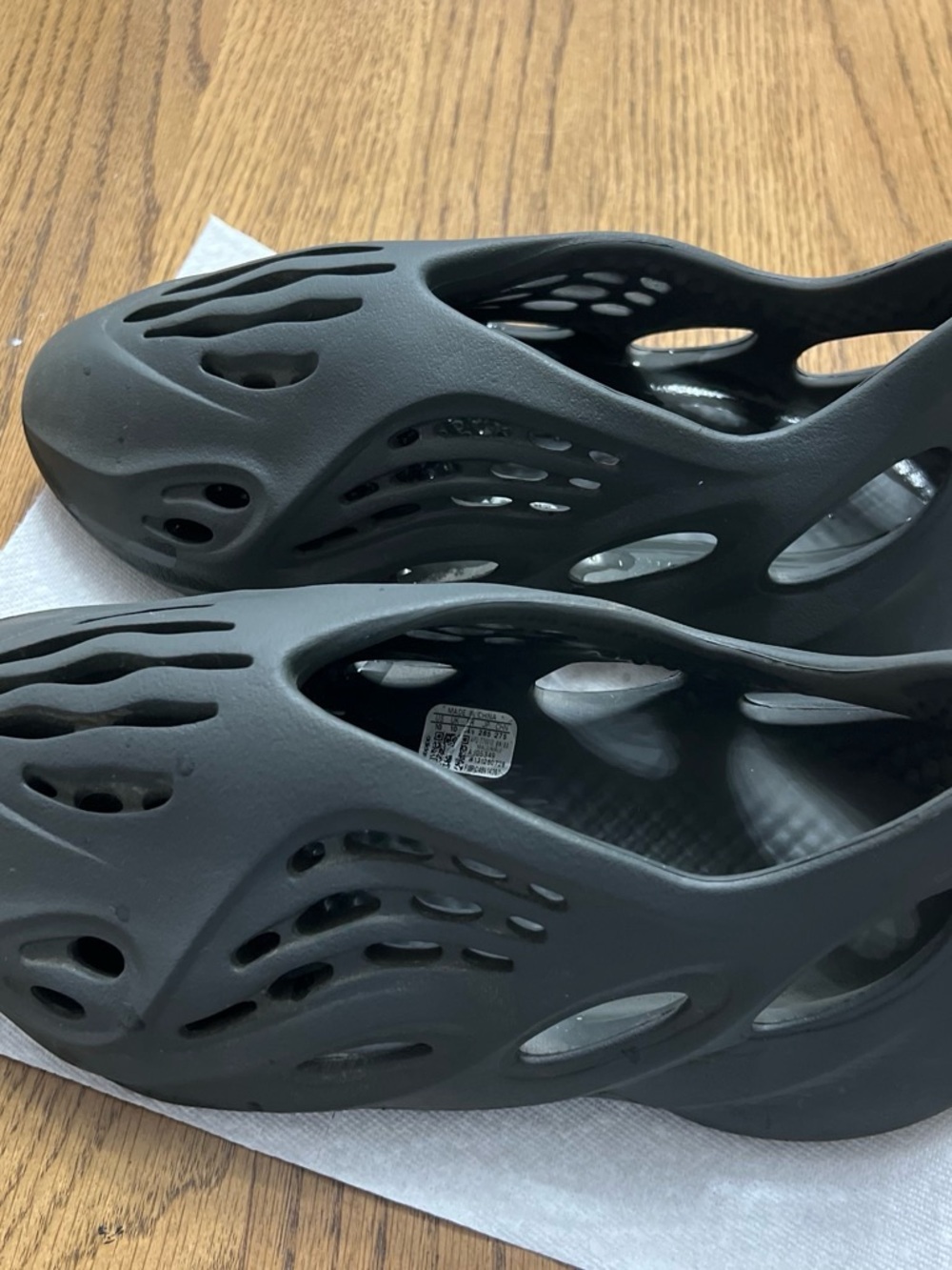 Yeezy Foam Black Slip-On Foam Water Shoes onyx